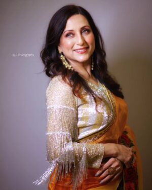 Kishori Shahane Instagram - “Flaunting my fabulousness with every step. 💃💖”
.
.
.
In Frame : @kishorishahane
Stylist : @destyle_by_rasika
HMUA : @poonie_makeover 
Captured By : @hrphotography_5 
Managed By : @thegrowthmediaa 
.
.
.
#marathiactors #marathiactress #actress #portraitsofficial #portraitphotography #celebrity #celebritystyle #celebrityfashion #hrphotography #makeup #costume #award