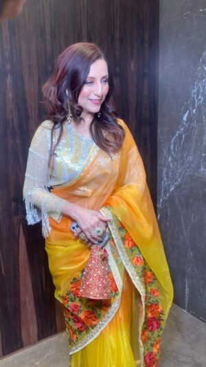 Kishori Shahane Instagram - “Elegance meets fusion: Embracing the cultural blend in this stunning Indo-Western saree ensemble.”💫💫

Makeup- @poonie_makeover 
Attire - @destyle_by_rasika 
Videography-  @hrphotography_5 
Managed by- @thegrowthmediaa 

@maharashtratimesonline  #matasamaan2024#event
#indiwesternglam#glamvibes
#kishorishahane #trending #instagood #instagram #instalike #insta #awards