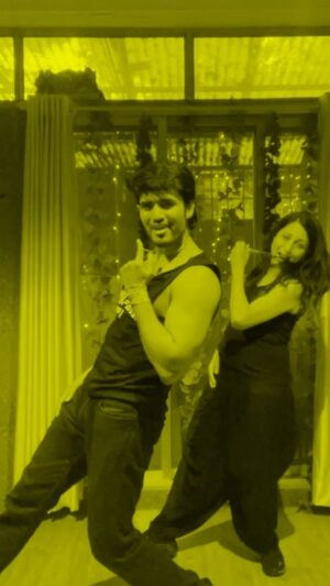 Kishori Shahane Instagram - Dance cover on Hum Aaye Hai 💃🕺#humayehai  @bobbyvij17 
.
.
.
.
.
 #reelsindia #reelitfeelit #reelsinstagram #reelsvideo #reelkarofeelkaro #reelsinsta #instagram #instagood #instadaily #insta #instalike #instacool #instareels #trending #collab #collaboration #brand #branding #kishorishahane #kishorishahanevij #tigershroff #kritisanon #motherson #duo #dance #dancevideo #bollywooddance #bollywood #actor