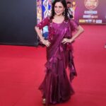 Kishori Shahane Instagram - "झी चित्र गौरव 2024" सोहळ्याच्या रेड कार्पेटवर किशोरी शहाणेंची शानदार एन्ट्री 😍 #ZeeMarathi #MeMarathiZeeMarathi #ZeeChitraGaurav #ZeeChitraGaurav2024 #ZCG #ZCGP #ZCGP2024 #ZCG2024