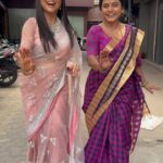 Kishori Shahane Instagram - Wishing the original ‘Hema’ a very very happy birthday! Grew up watching her, dancing on her songs & now sharing screen with her is actually a surreal moment for me. I m really blessed to be working with a legend. Yes she’s legend for me because she comes from the golden era of Marathi Cinema. And I admire her for many many things. Her beauty, her acting skills, her discipline regarding health, looks, punctuality. Her charm, Her enthusiasm, Her energy is unmatchable. We r rivals in our on going serial ‘Kaise Mujhe Tum Mil Gaye’ but she’s the sweetest, grounded and most lovely person on the set. @kishorishahane Tai. U r superb and I love you. Bas! ❤️🙏🏽 Kishori Shahane, Babita Ahuja, Tujhi Majhi Jodi Jamali, Dance #kmtmg #kaisemujhetummilgaye #babitaahuja #bhavanichitnis