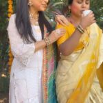 Kishori Shahane Instagram - Chai aur mere bich koi na aa sake hai! Tag ur Chai Lover friend! ☕️💘 #chailover #friend #yekaisapyarhai #trending #voiceover #kishorishahane #hemangikavi #kmtmg #babita #bhavani