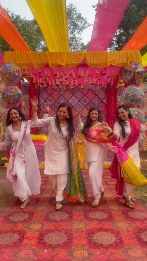 Kishori Shahane Instagram - Dulhaniyas without Badri🫣🤪
#kaisemujhetummilgaye #kmtmg #zeetv
@jassi.k15 @muktadhond 

#badrikidulhaniya #explore #trend #dancereels #positive #foryou #foryoupage #explorepage #trending #reels #reelsinstagram #dance #dancer #actors #holishoot #holidance #babitaahuja #anjaliahuja #mohinisapnani #kishorishahanevij #aakankshapal #rajeshwaridatta #viral #reach #goviral #fyp 

Kaise Mujhe Tum Mil Gaye , Explore , Dance , Trending , ZeeTv , Foryou