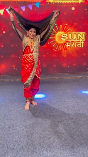 Kishori Shahane Instagram - Watch Sun Marathi 9 pm to understand Real Marathi Lavni and enjoy this lovely new show Lavni Maharashtrachi…
@sunmarathi 

#marathi #culture #marathimulgi #lavni #apsaraaali #folk #dance #reality #realityshow