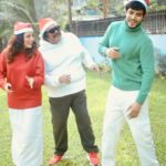 Kishori Shahane Instagram - Merry Christmas 🎅 🤶 May Santa fulfill each one’s wishes..❤️ @deepakbalrajvij @bobbyvij17 Photography @riteshnikamphotography @djdevaofficial_ Makeup @makeupby_prachiti @makeupbypramila Style @mommywithmole Location @trentomumbai #christmas #merrychristmas #santa #wish #trending #trendingreels #viralreels #family #insta #instagram #instagood