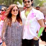 Kishori Shahane Instagram - This Holi was a special one, had super fun playing a set for an amazing audience with the best event team @seabuzz_official @manali.kamat.77 in the heart of Dadar and the breathtaking view of the Arabian sea 🌅 Also special mention to my mom @kishorishahane and a few close ones who came to support me ❤️ . . . . . #holiparty #gigs #music #dance #holifestival #holicelebration #festivalofcolors #concert #dj #bobbyvij #dadar #event #seabuzz #rangbarse #djlife #party #holi2024 #bollywood #maharashtrian #marathimanus #marathimusic #commercialmusic #techno Gigs Dj concert Bollywood music dance