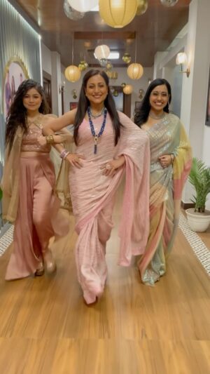 Kishori Shahane Instagram - Watch till end!🤩❤️
#KaiseMujheTumMilGaye on @zeetv

🎥- @deekshaksonalkar
 
@muktadhond @jassi.k15 

#explore #laalpeeliakhiyaan #teribaatonmeinaisauljhajiya #reels #dance #dancereels #actors #trending #trend #reelsinstagram #explorepage #foryou #fyp #foryoupage #kmtmg #babitaahuja #kishorishahane #instagood #viral #reach #instareel #goviral #beautiful #instavibe #goodvibes #shootdiaries #kmtmg #mohinisapnani #mumbai