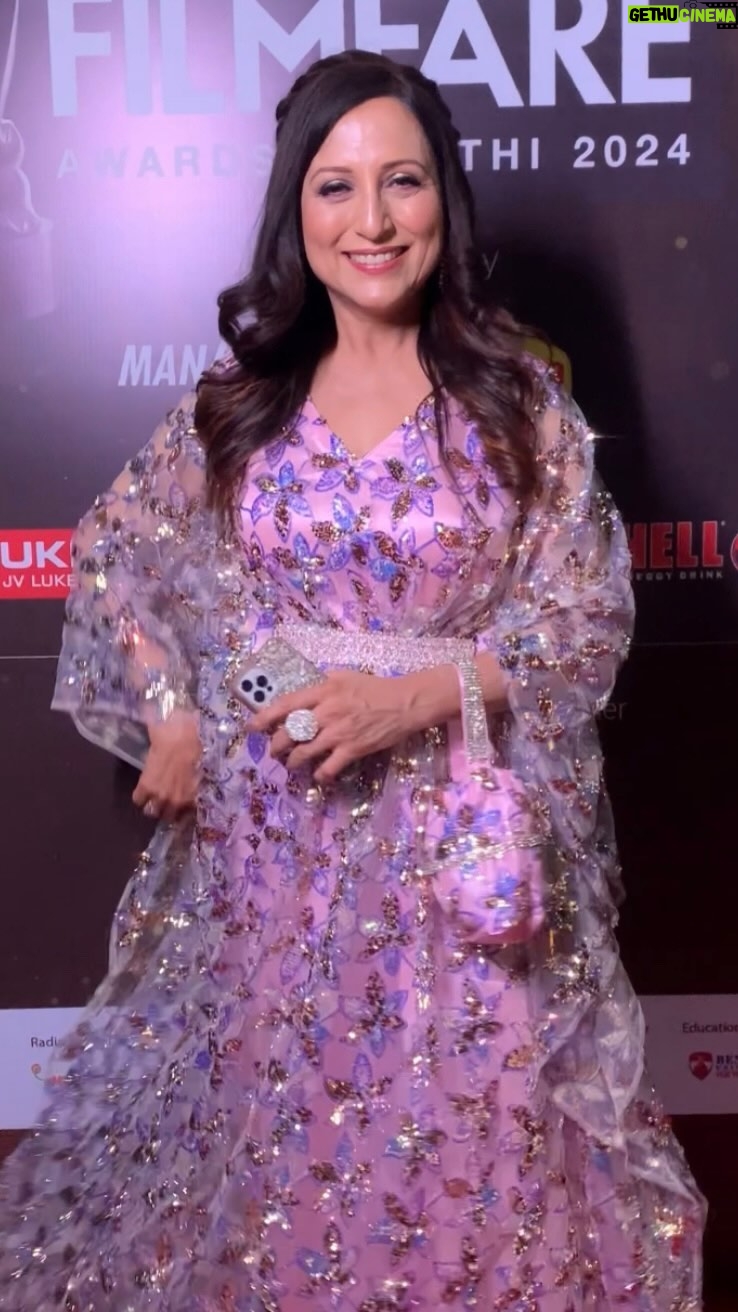 Kishori Shahane Instagram - Filmfare 2024 award evening ππ€© @filmfare . . HMUA: @diptis2201 Attire by: @upasanafashion Videography: @hrphotography_5 Managed by: @thegrowthmediaa . . #awardevening #filmfare #filmfareawards #lightscameraaction #viral #trending #kishorishahane #marathi #marathiactor #marathimulgi #event #collab #brand #branding #colourschannel #jio #kaisemujhetummilgaye #marathifilmfare #instagram #instagramreels #marathiactress #reelsinstagram