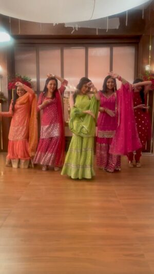 Kishori Shahane Instagram - Zaalimas showing off their zaalim moves!🤩🫷🏻

KaiseMujheTumMilGaye on @zeetv Everyday at 10pm!✨

@jassi.k15 @muktadhond 

#zaalim #dance #reels #reelsinstagram #foryou #foryoupage #explorepage #explore #viral #kaisemujhetummilgaye #kmtmg #zeetv #sritijha #mohinisapnani #viral #reach #dancereels #kishorishahanevij #instagood #instareels #beautiful #holi2024 #trend #trending #dancetrends #amruta #babitaahuja #anjaliahuja #nimritahuja #deepikamami #mumbai