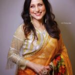 Kishori Shahane Instagram - “Flaunting my fabulousness with every step. 💃💖” . . . In Frame : @kishorishahane Stylist : @destyle_by_rasika HMUA : @poonie_makeover Captured By : @hrphotography_5 Managed By : @thegrowthmediaa . . . #marathiactors #marathiactress #actress #portraitsofficial #portraitphotography #celebrity #celebritystyle #celebrityfashion #hrphotography #makeup #costume #award