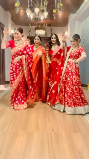 Kishori Shahane Instagram - Mastiwala song from my new film @aichyagavatmarathibol @omivaidya_official @mohinisapnani @aakangsha.pal5 @rajeshwaridatta @deekshaksonalkar @sanskruti_balgude_official 
Video credits @mrityunjay__thakurr 
And here is the #hookstep challenge reel of my upcoming film #AaichyaGavatMarathitBol which is Releasing on 19th January! 

#kishorishahane #omivaidya💞 #sanskrutibalgude #parthbhalerao #dancechallenge #reels #reelsofinstagram #dancereels #viral #trending #reelsinstagram #instagramreels #feelitreelit #easysteps #marathimovie #marathisong #videopalace #avinashvishwajeet #swapnilbandodkar #manishrajgire #rohitraut #reelsindia #marathimaaj