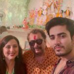 Kishori Shahane Instagram – Happy Durga Pooja … That’s Bengali connection .. Deepak’s mom was Bengali and we love to enjoy each and every festival…family time ❤️🤗
@deepakbalrajvij @bobbyvij17 

#durga #durgapuja #durgamaa #bengali #connection #festival #trending #trendingreels #trendingsongs #viral #viralvideos #instagram #instagood #instadaily #insta #branding #collab #collaboration #brand #kishorishahane #kishorishahanevij #family #blessings