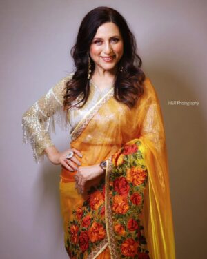 Kishori Shahane Instagram - “Flaunting my fabulousness with every step. 💃💖”
.
.
.
In Frame : @kishorishahane
Stylist : @destyle_by_rasika
HMUA : @poonie_makeover 
Captured By : @hrphotography_5 
Managed By : @thegrowthmediaa 
.
.
.
#marathiactors #marathiactress #actress #portraitsofficial #portraitphotography #celebrity #celebritystyle #celebrityfashion #hrphotography #makeup #costume #award