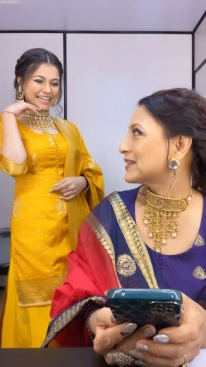 Kishori Shahane Instagram - Anjali Shocked! Babita Rocked!😎😂
#kaisemujhetummilgaye @zeetv 

#comedy #trending #explore #funny #foryou #foryoupage #fyp #trend #trendingreels #comedyreels #kmtmg #dailysoap #BabitaAhuja #kishorishahane #AnjaliAhuja #viral #reach #MohiniSapnani #reels #reelsinstagram 

Kaise Mujhe Tum Mil Gaye , Zee Tv , Daily Soap , Explore , Comedy