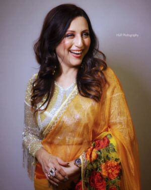 Kishori Shahane Instagram - “Flaunting my fabulousness with every step. 💃💖”
.
.
.
In Frame : @kishorishahane
Stylist : @destyle_by_rasika
HMUA : @poonie_makeover 
Captured By : @hrphotography_5 
Managed By : @thegrowthmediaa 
.
.
.
#marathiactors #marathiactress #actress #portraitsofficial #portraitphotography #celebrity #celebritystyle #celebrityfashion #hrphotography #makeup #costume #award