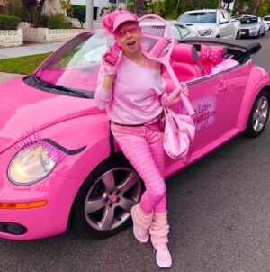Kitten Kay Sera Instagram - My pink car has become quite famous! 💗💗💗 can’t wait to see you at the pride parade on JUNE 2 

📷 by @theartistshand42