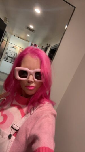 Kitten Kay Sera Instagram - 💗luv my hair💗
@mastencolour at @andylecomptesalon did an awesome job as usual ! With a beautiful blow out by James!!! 💅🏻 I had to add a filter cause .. ya know -no makeup Monday !
