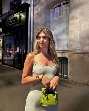 Kitti Vabene Instagram - Ta pomme verte préférée 🍏