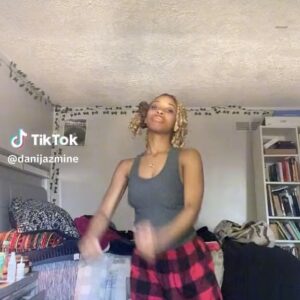 Kitty Cash Instagram - Ahhhhh loving all these “Breaking News” videos. Send me moreeeeeeee…y’all really want me to embarrass myself trying to do this dance?! 😹😹😽😽