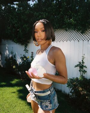 Kitty Cash Instagram - Some “Automatic” BTS 
1. Alexa play “Automatic” 💦📦
2. Fell in love with making my accessories during this process. 3D printed “Kitty” belt…buss down by yours truly 
3. Dream Team🫶🏽🫶🏽🫶🏽
4. Customs…”Pum Pum Tears” thank you @tremaineemory @denimtears   nails by @iamcuretnails 
6. It’s giving…let me wash ya sins away 
7. How it feels!!!!