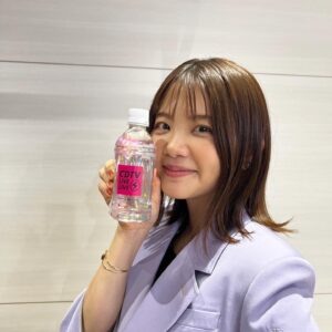 Kiyoe Yoshioka Instagram - こんばんは🌝

「CDTVライブ！ライブ！2時間スペシャル」
にて

「STAR」🌟

フルサイズ歌唱させて頂きました✨

久々のCDTV！
キラキラしたステージ✨✨

その中で、あたたかい気持ちで歌わせて頂きました。

緊張もしたけど、楽しかったなぁ😊✨

観て聴いてくださった方、ありがとうございます！

「STAR」のMV。
とてもすてき！是非ご覧ください✨

MVのメイキングも、可愛くて美しい世界。
こちらもぜひ✨

映画「銀河鉄道の父」
私はボロ泣きしました。
でもユーモアで笑ったり！是非。

「STAR 」みなさんに届き、楽しんでいただけますように🌟🌟🌟🌟🌟

#CDTV
#いきものがかり
#STAR
#銀河鉄道の父