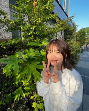 Kiyoe Yoshioka Instagram - こんにつあー🌞✨

「STAR」🌟🌟🌟🌟🌟

５月３日にリリースします！！
やっと言えたーー🌱✨

ライブもします！2人体制初だよ！

「２⼈体制で“STAR” トしまSHOW!!」
ライブのタイトルは、まただじゃれ🤗笑

気に入ってます✌️😊✌️

インディーズからライブをやらせてもらっている
神奈川県海老名のビナウォークで！
懐かしい🦐

地元‼︎
原点回帰。
また始まるね✨
通ってた高校がある駅だし！
海老名駅前でも、よく路上してたんだよ✨

遠いよ‼︎って方にも生配信にて届きますように🙏

心を込めてまいります。

当日が楽しみです😆💖

あーーー
やっと言えてスッキリ‼︎

今日は作業でスタジオで！
大音量で楽器の音を聴ける✨ヤッター‼︎