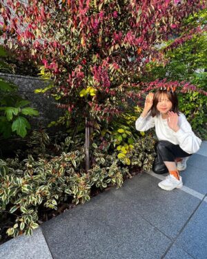 Kiyoe Yoshioka Instagram - こんにつあー🌞✨

「STAR」🌟🌟🌟🌟🌟

５月３日にリリースします！！
やっと言えたーー🌱✨

ライブもします！2人体制初だよ！

「２⼈体制で“STAR” トしまSHOW!!」
ライブのタイトルは、まただじゃれ🤗笑

気に入ってます✌️😊✌️

インディーズからライブをやらせてもらっている
神奈川県海老名のビナウォークで！
懐かしい🦐

地元‼︎
原点回帰。
また始まるね✨
通ってた高校がある駅だし！
海老名駅前でも、よく路上してたんだよ✨

遠いよ‼︎って方にも生配信にて届きますように🙏

心を込めてまいります。

当日が楽しみです😆💖

あーーー
やっと言えてスッキリ‼︎

今日は作業でスタジオで！
大音量で楽器の音を聴ける✨ヤッター‼︎