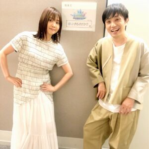 Kiyoe Yoshioka Instagram - 「ミュージックステーション SUMMER FES」✨
楽しかった‼️

アーティストの皆さんのパフォーマンス最高でした✨

我々も「TSUZUKU」を歌いました✨

なんかグッと来ちゃったよ。

まだまだこれから❗️
やってやるぜい❗️

リーダーグランドピアノだったよ🎹

観て下さったあなた、ありがとうございました😃❗️

帰り際、並木アナが声を声をかけてくださいました‼︎

「吉岡さん、ワイプで盛り上げてくださりありがとうございます😃✨」

はい！趣味なので楽しみます！！笑

#Mステ
#いきものがかり 
#TSUZUKU
#ワイプ大好き人間
#すなわち
#ワイパー