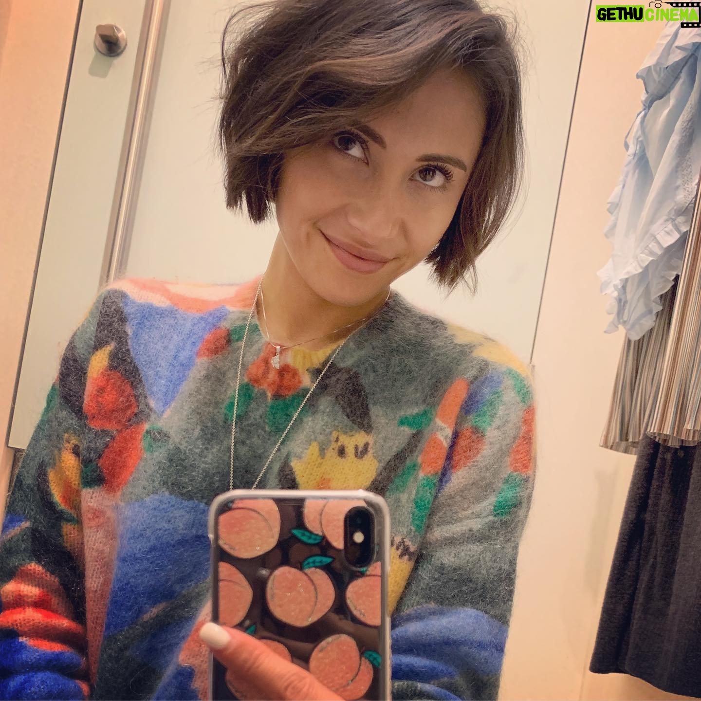 Klariza Clayton - 3.6K Likes - Got a fresh new do and was feeling myself in the topshop changing room - all part of my very own #eatpraylove journey. Thank you @lukeccastillo at @avedauk - you are a genius š§”š