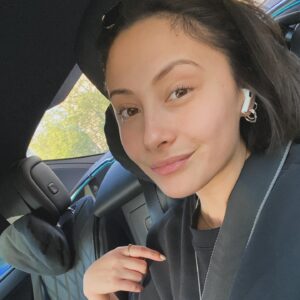 Klariza Clayton Instagram - Singapore with my love and soul sister💛🩷

Amazing few days exploring a new city. 
Also - the airport has 🦋