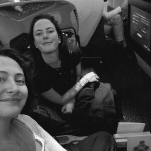 Klariza Clayton Instagram - Singapore with my love and soul sister💛🩷

Amazing few days exploring a new city. 
Also - the airport has 🦋