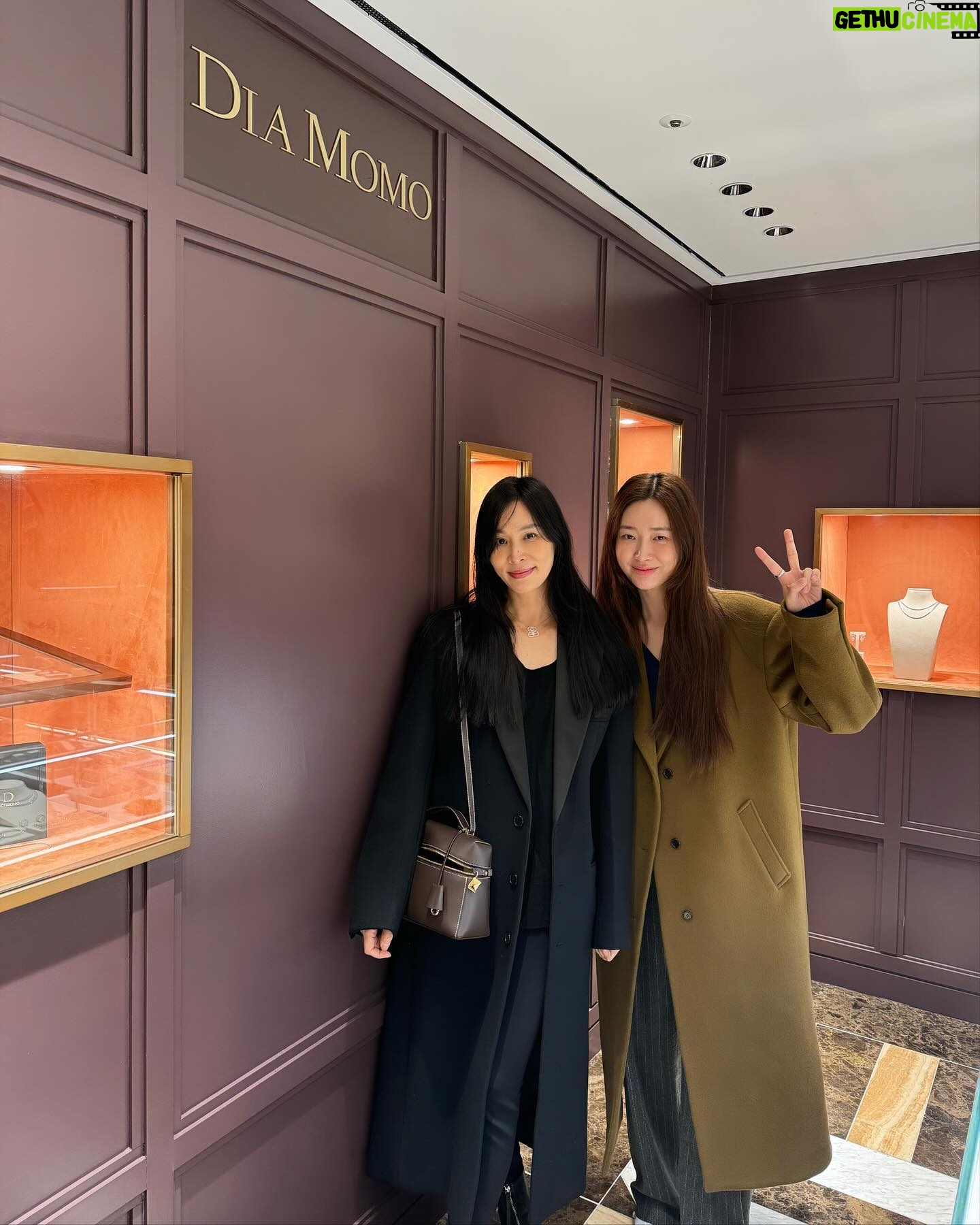 Ko So-young Instagram - 신세계백화점강남점 디아모모💜 #서울사랑의열매