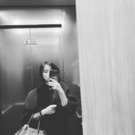 Ko So-young Instagram - 오랜만에 연극관람 ”여보 나도 할 말 있어“ Superwoman 윤미의 또 다른 모습😍 유쾌하고 현실감 있는 공연 #연극 #희노애락 #장동건 #사랑의열매 #가족