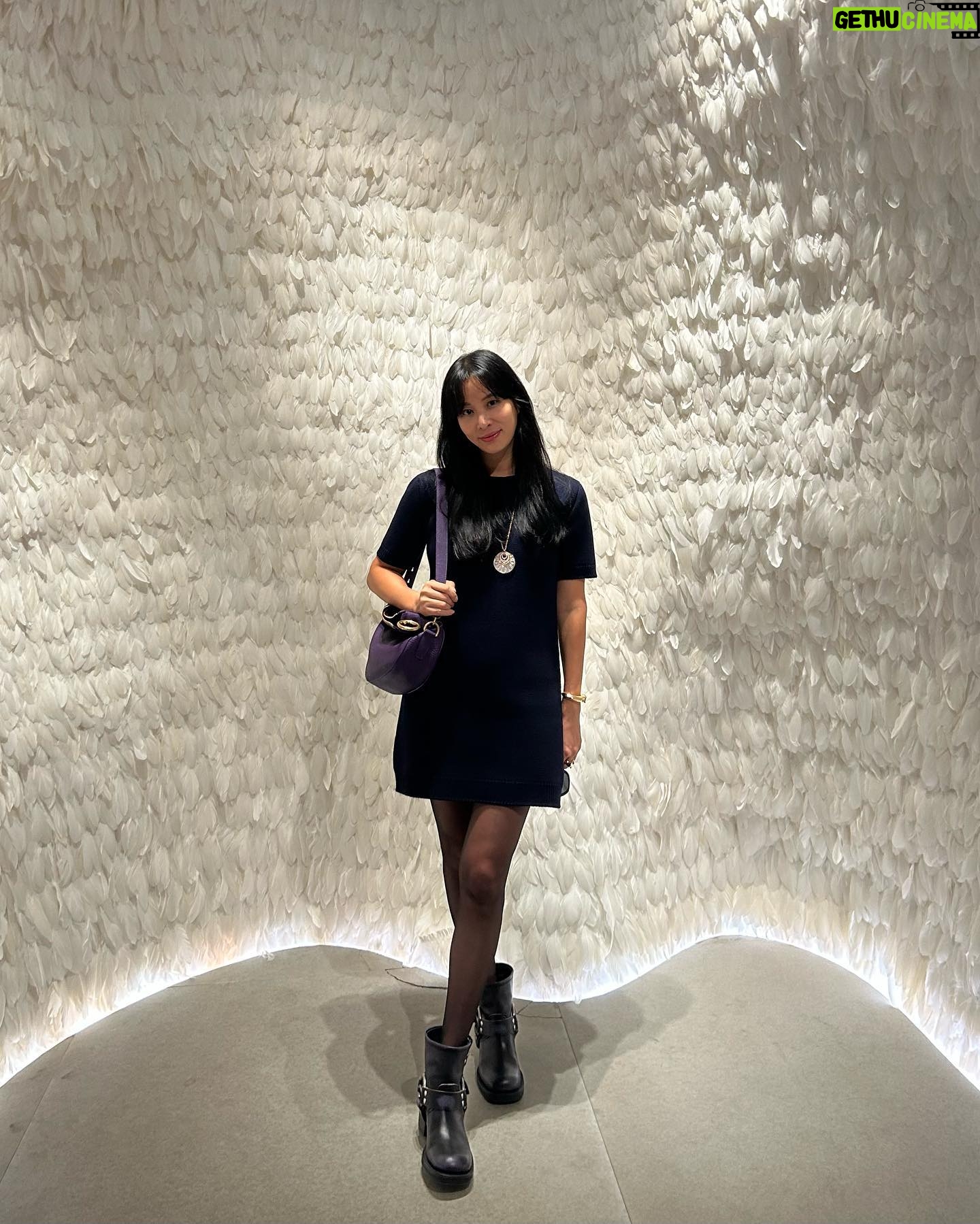 Ko So-young Instagram - 보라장미로 물든💜 혜영&은영🥀오랜만에 brunch☕️ #버버리성수로즈 #브런치 #burberry #보라색 #가을