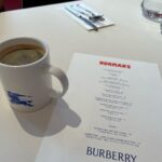 Ko So-young Instagram - 보라장미로 물든💜 혜영&은영🥀오랜만에 brunch☕️ #버버리성수로즈 #브런치 #burberry #보라색 #가을