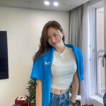 Ko Sung-hee Instagram - 💙💙🍋 👩‍👩‍👧 at my 🏠