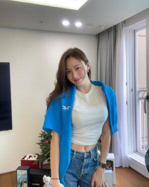 Ko Sung-hee Instagram - 💙💙🍋   👩‍👩‍👧 at my 🏠