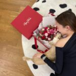 Ko Sung-hee Instagram – 🎁   🐕   ❤️ = Christmas Already🎄

💌 Special Thanks to @rogervivier 

너무 오랜만이죠, 잘 지내고들 계신가요?  miss-ya-all.