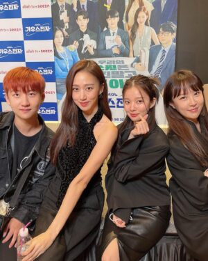 Ko Sung-hee Instagram - 안녕, 뜨겁게 사랑한 나의 ”차나래“
그리고 우리 모두의 전부였던 ”가우스전자“ 💗

저는 아직 온전히 다 보내지 못했지만, 
마지막회까지 함께해주신 모든 분들께 정말 감사드립니다..🙏🏻

덕분에 정말 많이 행복했어요
나래로 사는 모든 순간이 제게는 행운이었고 위로였습니다.
벌써 많이 보고싶다구요🤧 ㅅㄹㅎ💋
.
.

#goodbye #가우스전자 #차나래