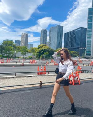 Ko Sung-hee Instagram - My late #Tokyo 🇯🇵 Diary 🍣🐷
(🤳10장으로는 하루 기록도 부족) 하이라이트는 마지막에❤️
