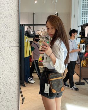 Ko Sung-hee Instagram - My late #Tokyo 🇯🇵 Diary 🍣🐷
(🤳10장으로는 하루 기록도 부족) 하이라이트는 마지막에❤️