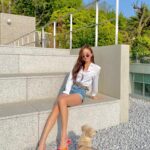Ko Sung-hee Instagram - 🩷 With all the girl's dream shoes 🎀 Best 👠 @rogervivier @gherardofelloni . . . 📸 @cdeum 🐶
