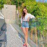 Ko Sung-hee Instagram - 🩷 With all the girl's dream shoes 🎀 Best 👠 @rogervivier @gherardofelloni . . . 📸 @cdeum 🐶