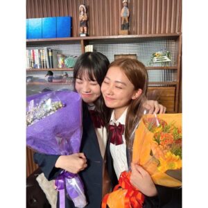 Kohaku Shida Instagram - ⠀ 
Zドラマ ｢最高の生徒｣最終話

皆で過ごした一生の想いで。
ひかり、本当にありがとう。
 

撮影期間は、
今この瞬間で感じたことを嘘なくありのままに
お芝居し、表現し、 初めての感覚ばかりでした。
これからも強く、お芝居と向き合っていきたいと
思える日々でした！

この作品が皆様にとって、
変わりたいと思う契機となっていたら嬉しいです‪‪。

最後までご覧いただきありがとうございました🏫
