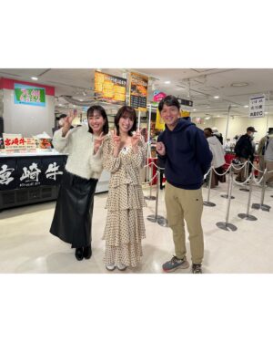 Kojima Karin Instagram - 今日の #せやねん！衣装🏷
⁡
⁡
まだまだ外は寒いけど、春らしい黄色で
気分も晴れやかになりました🌼
⁡
⁡
そして今回はどこいこ？のコーナーで
前田アナと阪急うめだ本店の九州物産展に行ってきました〜!! 
⁡
ただただ楽しくて美味しくて、女子トークも止まらない幸せな時間でした🤤🤍
中継に来ていた山中アナにもお会いして、
せやねん！ファミリー集結で嬉しかったです🌟
⁡
⁡
#rienda #anemone #kanematsu