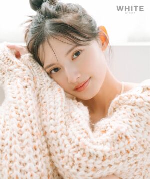 Kokoro Aoshima Instagram - ❄️
12月8日WHITE graph 
デジタル写真集発売いたしましたーー♡
本誌に載っていない衣装やアザーカットがたくさんです☺︎
オフショもちょっと今後載せようかなと思っております、、忘れなければ、、
https://onl.tw/8mxDGsm