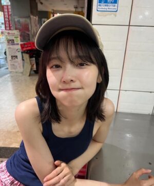 Konatsu Kato Instagram - 写真集オフショットなり~
遅ればせながら発売記念イベントありがとうございました。せっかく来てくださったのに、上手いことも言えず、謎の時間が生まれたりした方、すみません。反省しております。反省はしておりますが、楽しかったです！初めて皆様にお会いできて嬉しかったです！全国あちこちから、海外から、わざわざありがとうございました…！さて、さて、サイン入り写真集の方も届いたみたいなのでアザーカットやらオフショットを載せていきたいと思います✌︎
で、写真集どうでした？