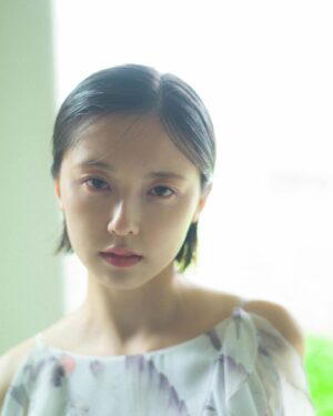 Konatsu Kato Instagram - デジタル写真集 @resonance_editor 
7月8日に発売します。
本日から予約が始まりました。

細居さんの写真が好き。
2年置きに撮ってもらっていて18歳、20歳、22歳(撮影時)
私にとって大切な時に目の前にいる人。

今回の撮影中
「声を聞きにきてる」って言う細居さんに
『写真撮ってください』って言う
もうそれだけで仕事続けててよかったって思える
また会えるまでがんばる私が居ると思う

デジタル写真集是非。