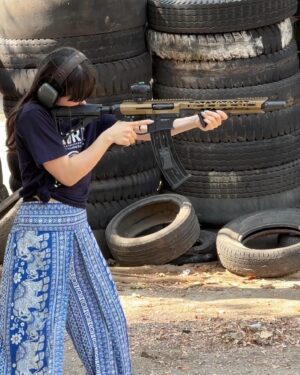 Konomi Naito Instagram - REAL GUN SHOOTING in Thai🇹🇭🔫

友人の紹介で普通ではなかなか入れない場所で
プロの早撃ち選手の方に指導して頂き

実弾で、4種類の銃を撃たせてもらいました👍

今まで何度かガンアクションをやって来ましたが、実際に撃ったことがなく今まで想像の中でお芝居していましたが、これからはこの経験を活かしてよりリアルなガンアクションができるといいなと思います✨

本当に最高で貴重な体験でした！
また必ず来ます！

Special thanks
@bank_pluto 
@lalissaa 
@chong.nom 
@fursan.misadama