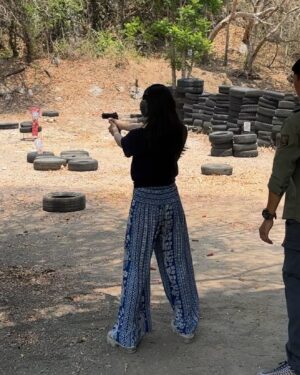 Konomi Naito Instagram - REAL GUN SHOOTING in Thai🇹🇭🔫

友人の紹介で普通ではなかなか入れない場所で
プロの早撃ち選手の方に指導して頂き

実弾で、4種類の銃を撃たせてもらいました👍

今まで何度かガンアクションをやって来ましたが、実際に撃ったことがなく今まで想像の中でお芝居していましたが、これからはこの経験を活かしてよりリアルなガンアクションができるといいなと思います✨

本当に最高で貴重な体験でした！
また必ず来ます！

Special thanks
@bank_pluto 
@lalissaa 
@chong.nom 
@fursan.misadama